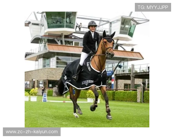 比利时骑手格里高利·瓦特莱特在2024年国际马术联合会障碍赛世界巡回赛中以“Maximus”马匹获得个人第五名,展现坚韧精神。 比利时骑手格里高利·瓦特莱特在2024年国际马术联合会障碍赛世界巡回赛中以“Maximus”马匹获得个人第五名,展现坚韧精神。